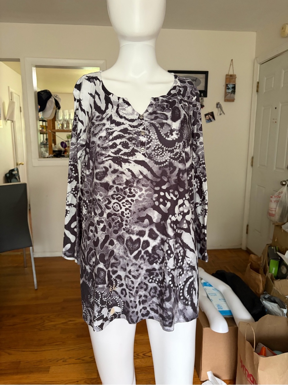Style & Co. Women's 1X Black/White/Gray Knit V-Neck Studded Animal Print Tunic